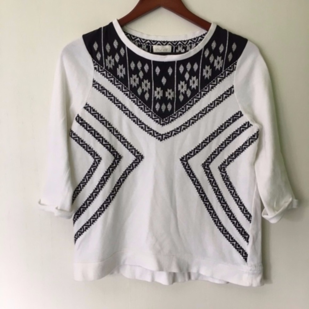 Lucy and Laurel // Tribal Embroidered Sweatshirt size small z26